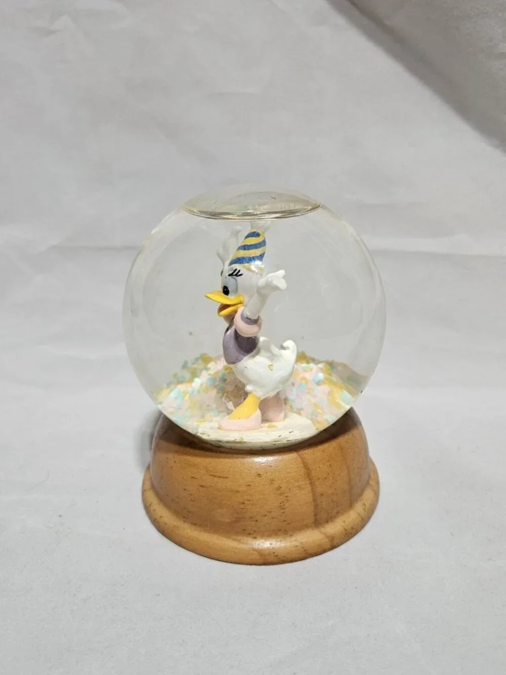 Disney Daisy Duck Crystal Snow Globe Vintage New England Collectors Society 1989